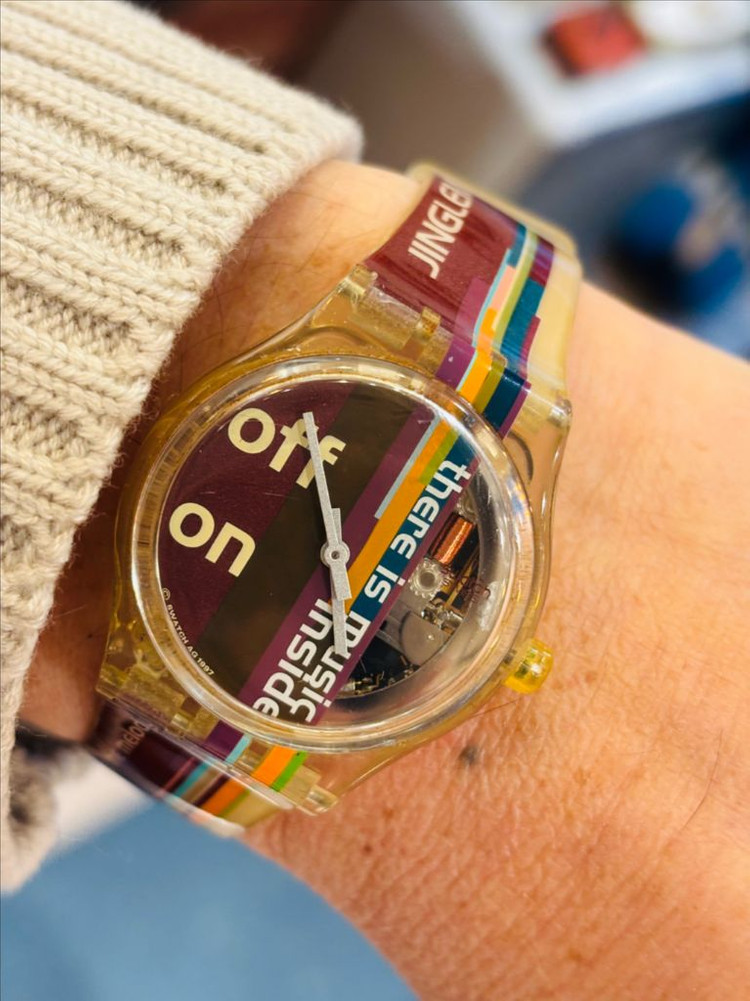 스와치 MusiCall 빈티지 멜로디 쿼츠 시계 이미지