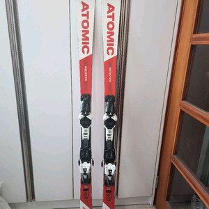 아토믹 s9 하자없음. 상판사용감많음 2020년구매.스키부츠 260265.270275가능.아토믹163스키도있음 이미지