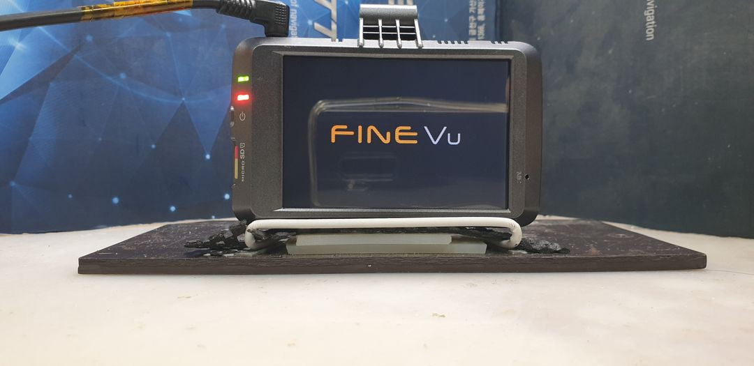 수리된 파인뷰 LX700 앞쪽 본체만.--2