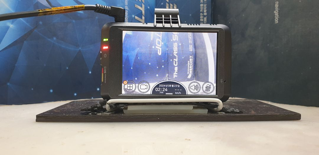 수리된 파인뷰 LX700 앞쪽 본체만.--3