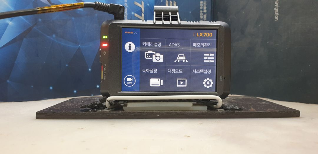 수리된 파인뷰 LX700 앞쪽 본체만.--4