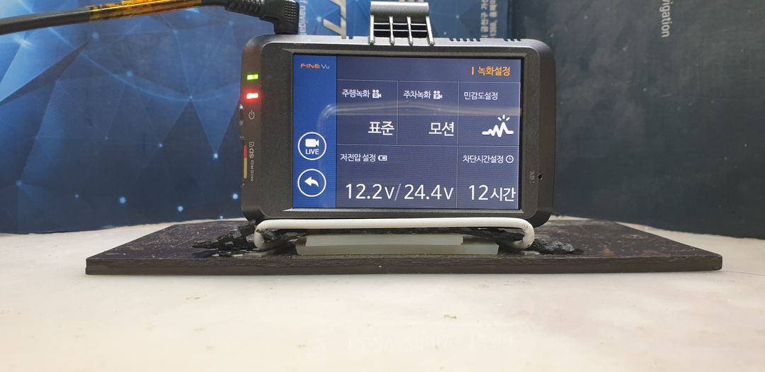 수리된 파인뷰 LX700 앞쪽 본체만.--7