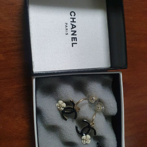 샤넬 까멜리아 귀걸이