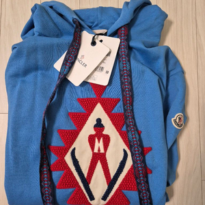 몽클레어 MONCLER 자수 후드티