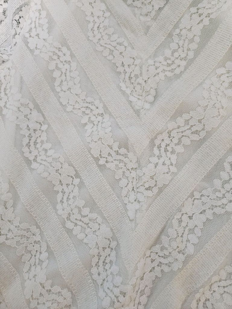 샤틴 아이보리 색상 레이스 블라우스 이미지