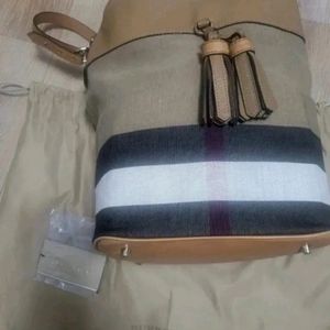 버버리태슬호보백 이미지