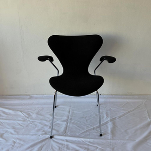 프리츠한센 세븐체어 3207 암체어 모델