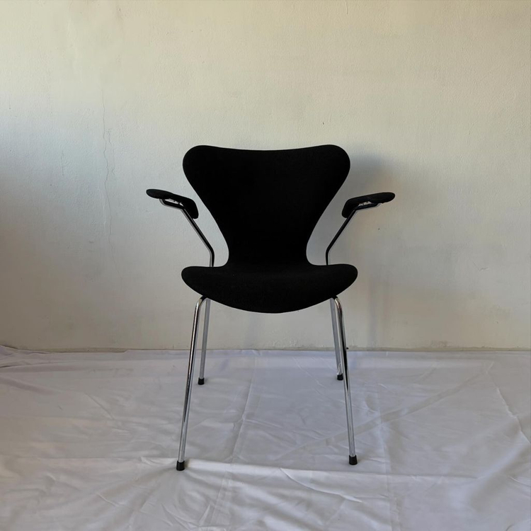 프리츠한센 세븐체어 3207 암체어 모델--3