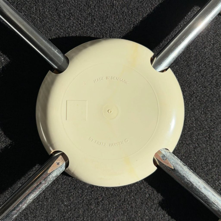 프리츠한센 세븐체어 3207 암체어 모델--8