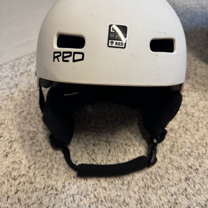 레드 스키 보드 헬멧