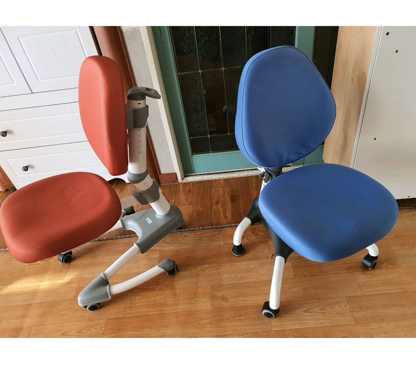 니스툴 그로우의자2개 둘다 얼마 안써서 깔끔 매우 튼튼 저렴하게 9만원 이미지