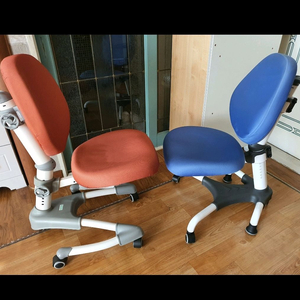 니스툴 그로우의자2개 둘다 얼마 안써서 깔끔 매우 튼튼 저렴하게 9만원 이미지