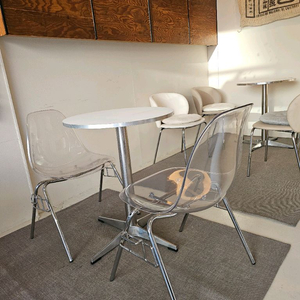 테이블+ 투명의자 1셋트