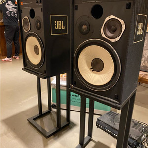 JBL LSR322V 스피커 + 스탠드 세트 이미지