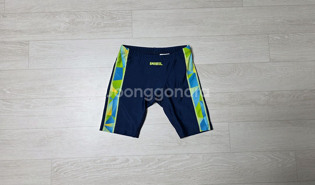 배럴키즈 남아 믹스 페이퍼 4부 재머 수영복 네이비 130 판매합니다.--8