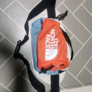 노스페이스 라이트 보저 힙색 슬링백