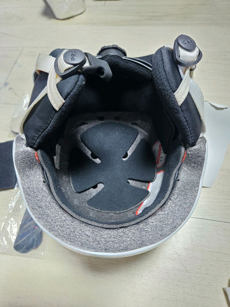 아비드 레드 헬멧 M사이즈 스노보드 보드 아동용--2