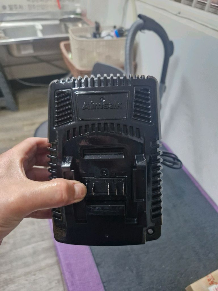 아임삭충전기ALC4640M 창고내사용 거의새거 개당가격 이미지