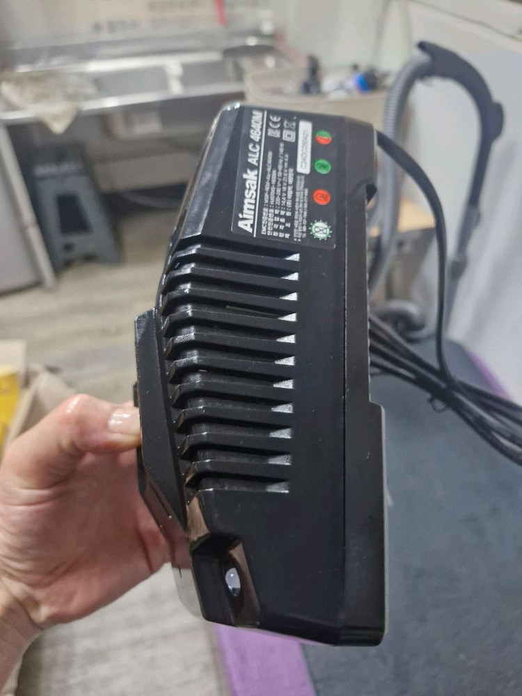 아임삭충전기ALC4640M 창고내사용 거의새거 개당가격 이미지