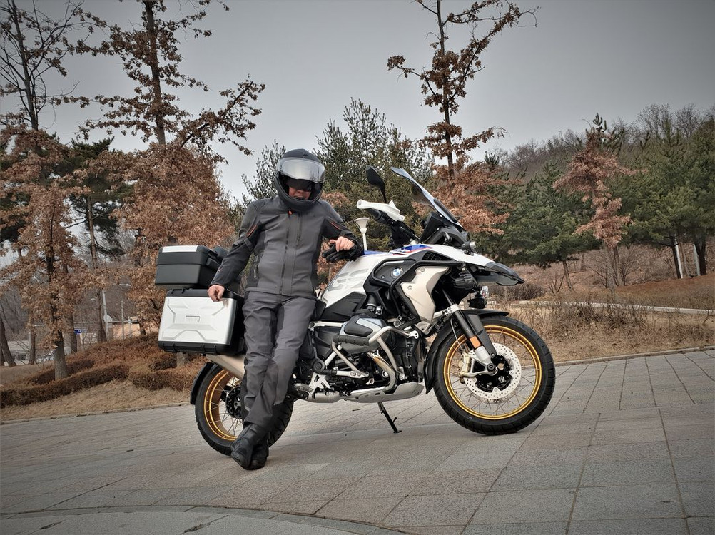 ktm 랠리수트세트(가죽콤비) 50(M) 70만(택포)--0