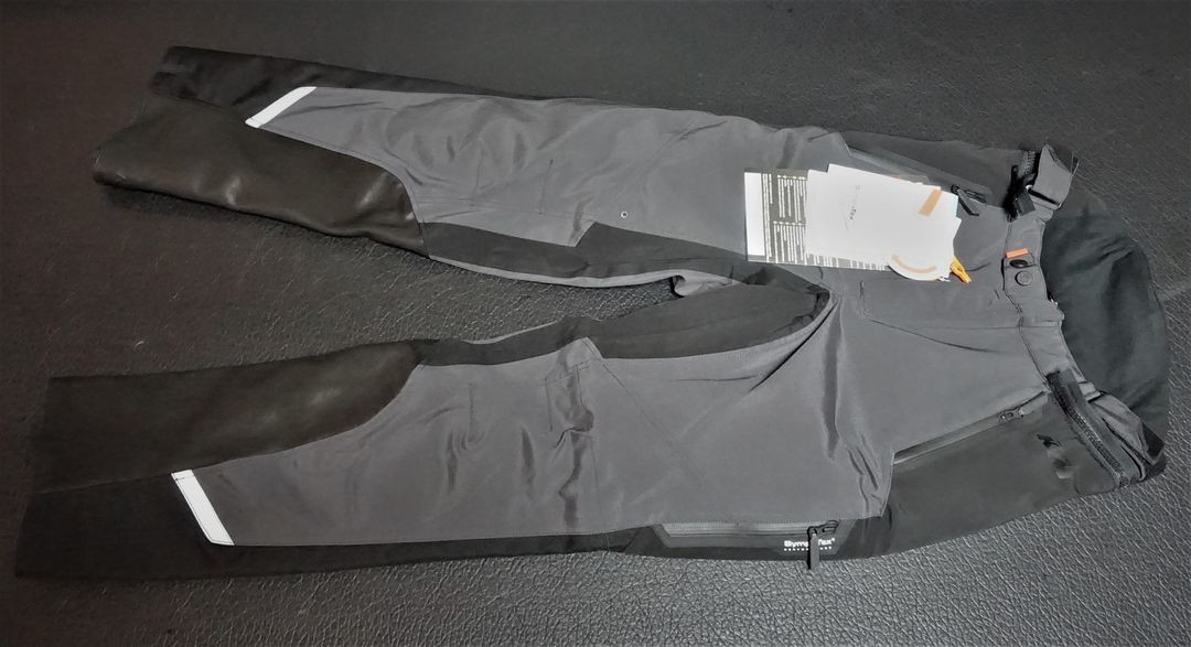 ktm 랠리수트세트(가죽콤비) 50(M) 70만(택포)--4