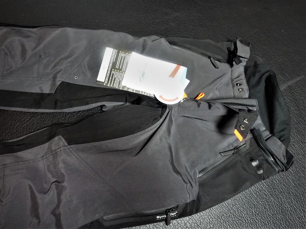 ktm 랠리수트세트(가죽콤비) 50(M) 70만(택포)--5