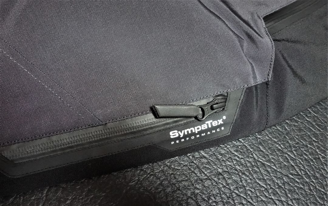 ktm 랠리수트세트(가죽콤비) 50(M) 70만(택포)--6