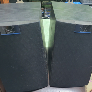 KEF Uni-Q 시리즈 Q10 북셀프 스피커 팝니다.