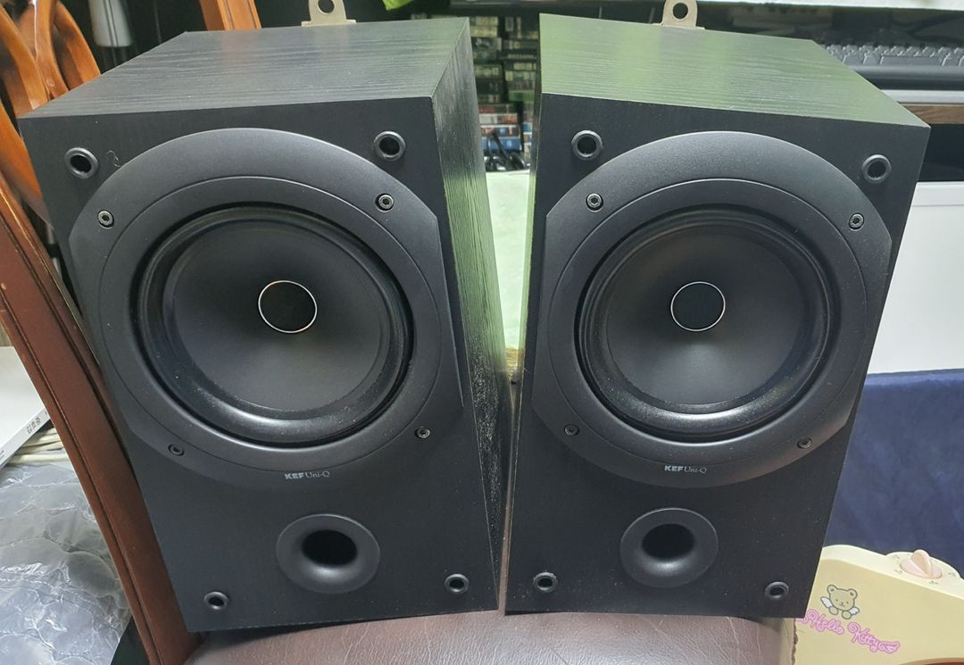 KEF Uni-Q 시리즈 Q10 북셀프 스피커 팝니다. 이미지