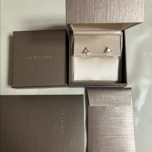 불가리 디바스드림 로즈골드 이어링 판매합니다.