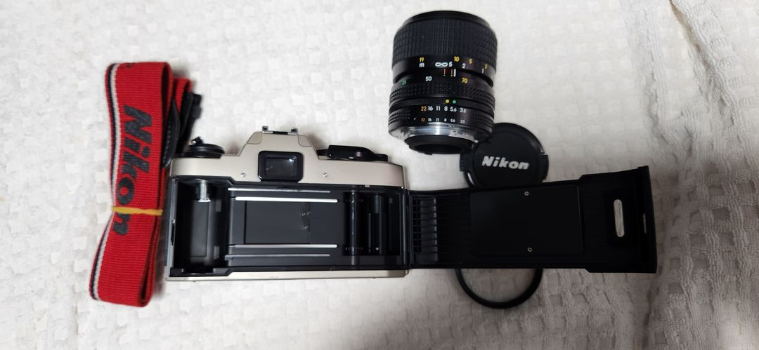니콘fe10(a급), lr44 2개 기능노출정상 니콘렌즈35~70, 스트랩. 이미지
