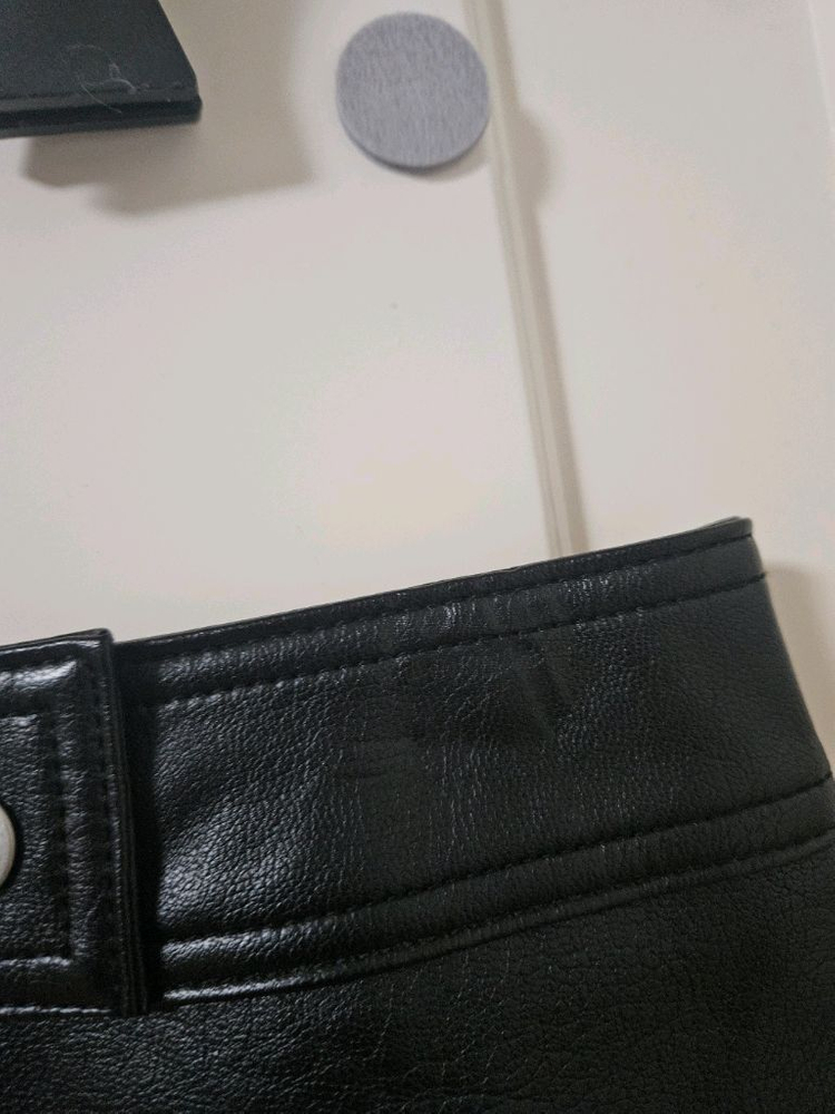 구호플러스 Faux Leather 미니 스커트 블랙--8