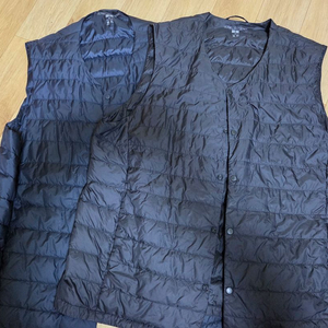 유니클로 경량패딩 조끼 XXL사이즈 2개 택포 2.5만원