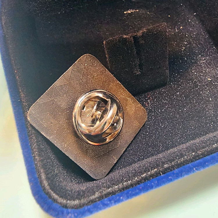 미술브랜드 윈져앤뉴튼 로고 뱃지 새제품 한정판. 이미지