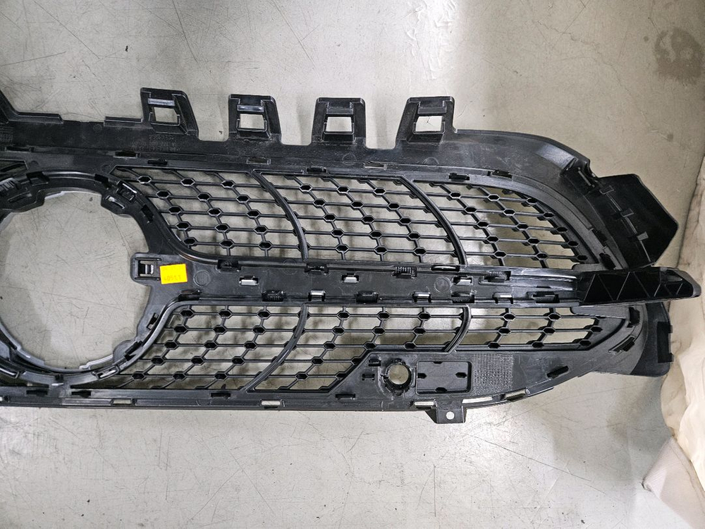 벤츠 22년식 A클래스 250 4MATIC 세단 차량 전면 순정 앞범퍼 그릴--4