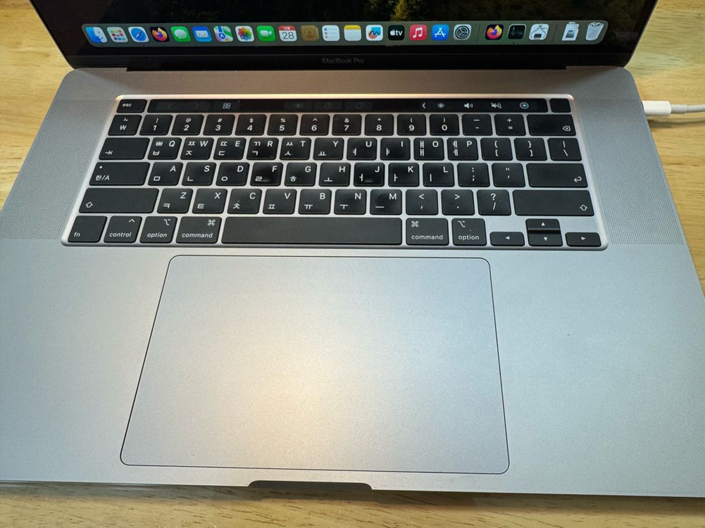 맥북프로2019 16인치 i9 8gb 64gb 2tb 팝니다--3