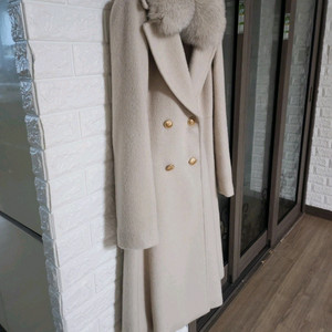 모조에스핀 금장코트