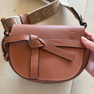 로에베 게이트 듀얼 미니백 탄 컬러 자카드 스트랩