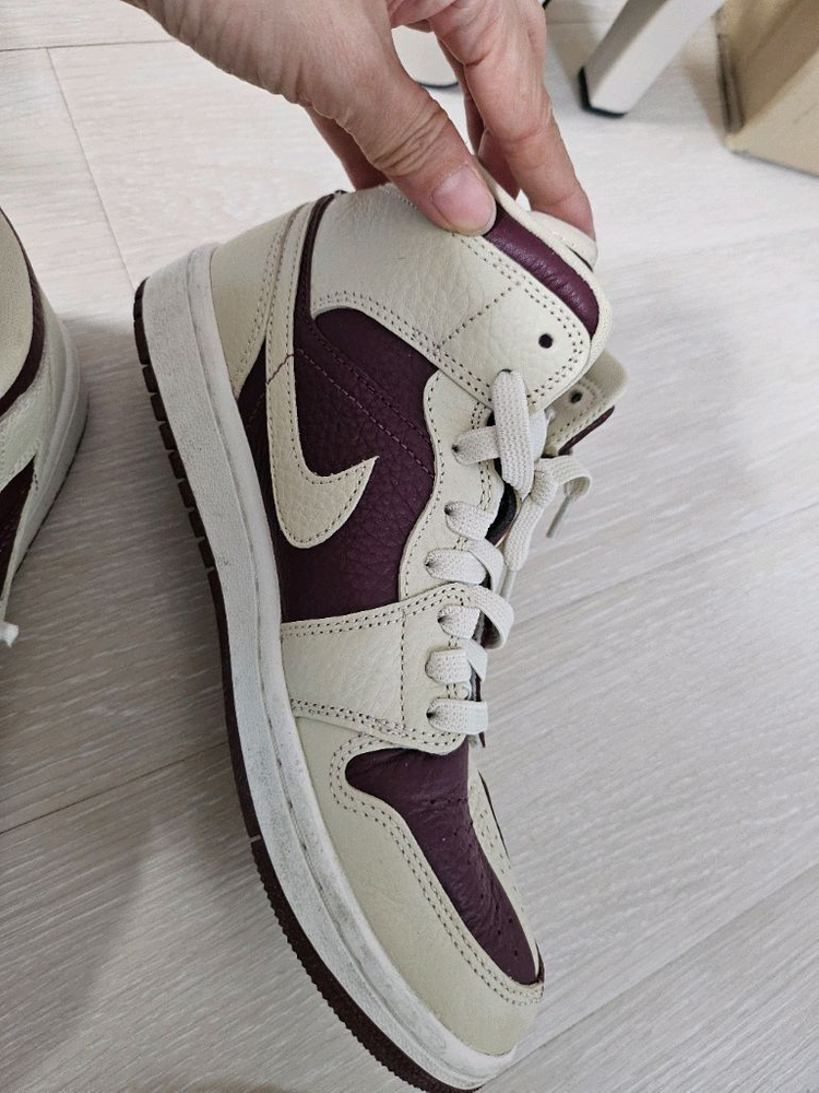 나이키 운동화 245--1