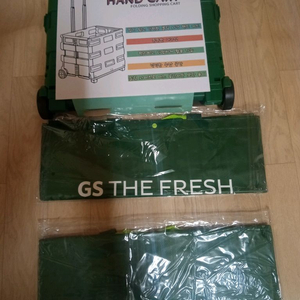 접이식 쇼핑 카트와 대형 쇼핑백 2개 택포함 14,000원.