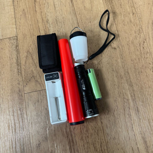 블랙울프 손전등 후레쉬 (기타 악세사리 + 충전기) 일괄 판매