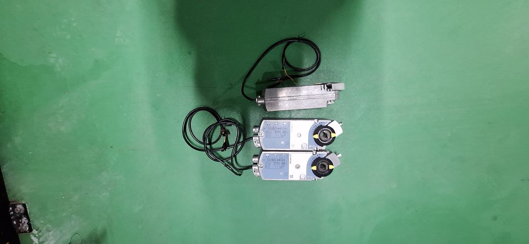 지멘스 댐퍼 모터 설치하고 바로 철거하여 보관 3개 일괄 팜니다 010 2291 6290--3