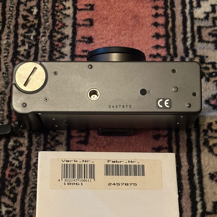 라이카 미니룩스 줌 블랙 보그너 에디션 민트급 라이카 가죽케이스 포함 판매 이미지