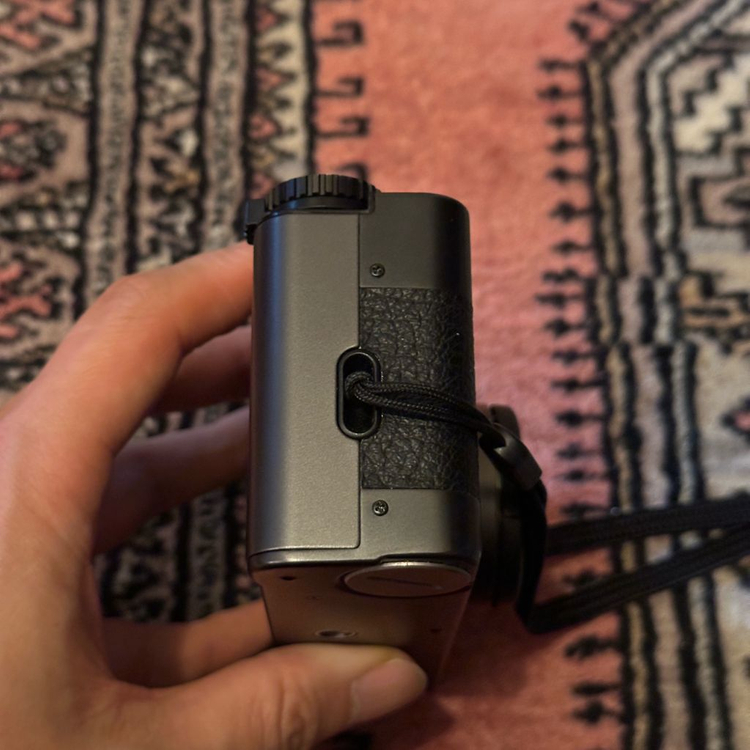 라이카 미니룩스 줌 블랙 보그너 에디션 민트급 라이카 가죽케이스 포함 판매 이미지