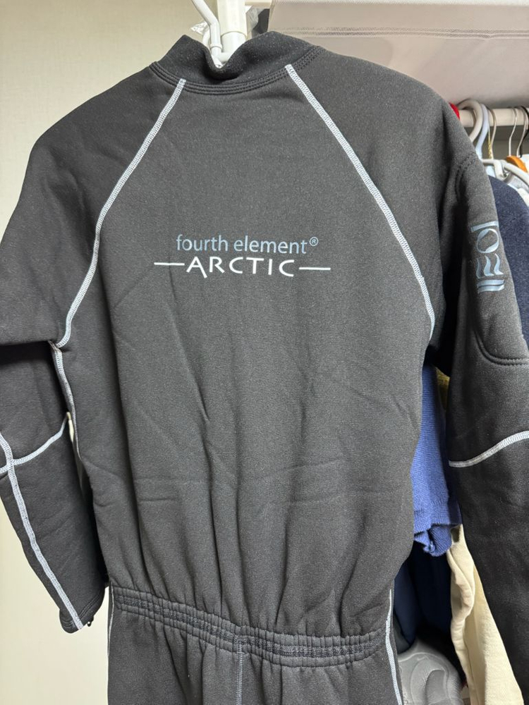 포스엘리먼트 드라이내피 아크틱 슈트 S 판매합니다--1