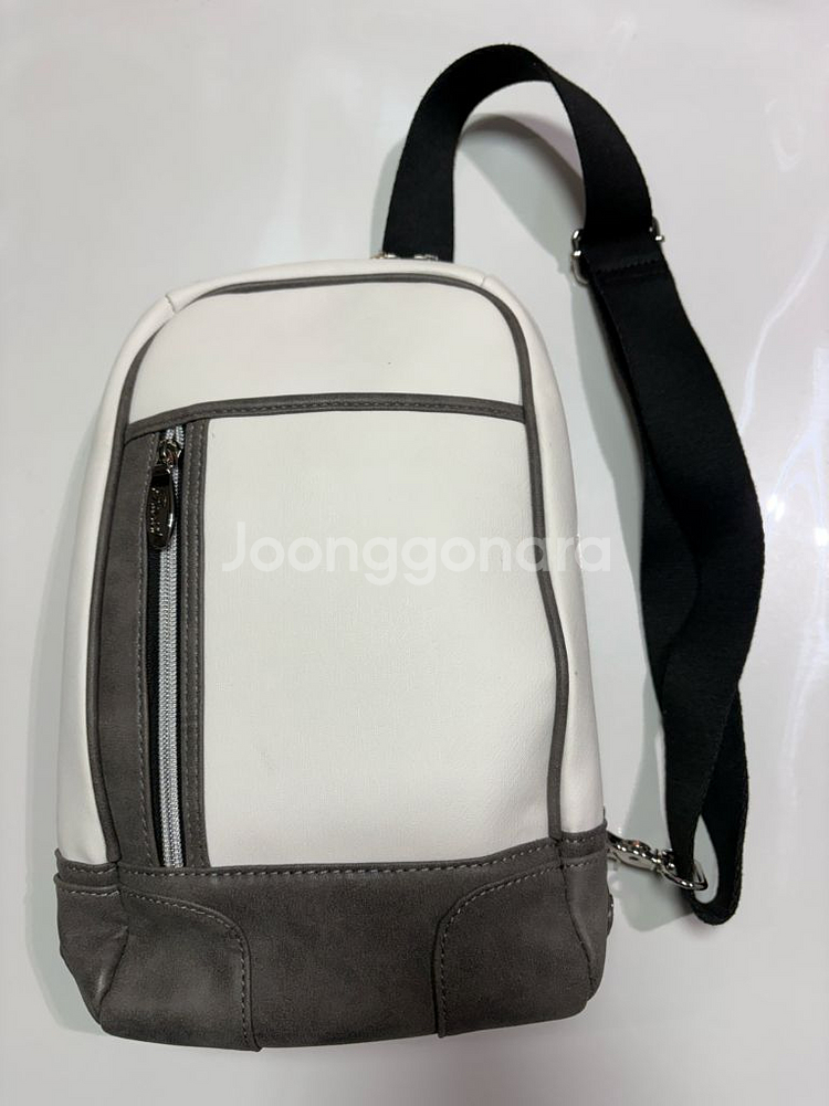 일본 힙색 슬링백 새제품(가오리 키링포함)--0