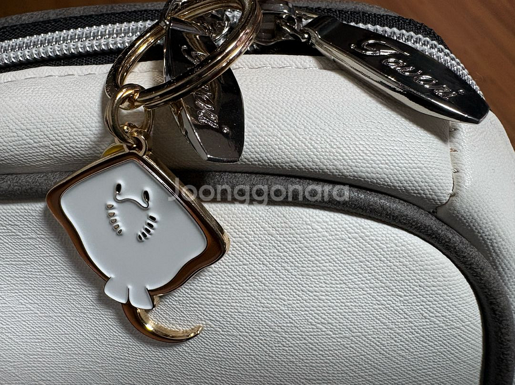 일본 힙색 슬링백 새제품(가오리 키링포함)--1