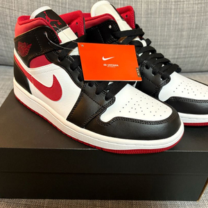나이키 조던1 미드 짐레드 블랙 화이트
