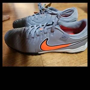 나이키 티엠포 레전드 10 아카데미 TF 풋살화 290 280