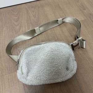 룰루레몬 퍼 벨트백
